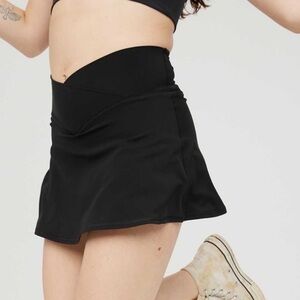 Aerie offline criss cross black tennis skirt